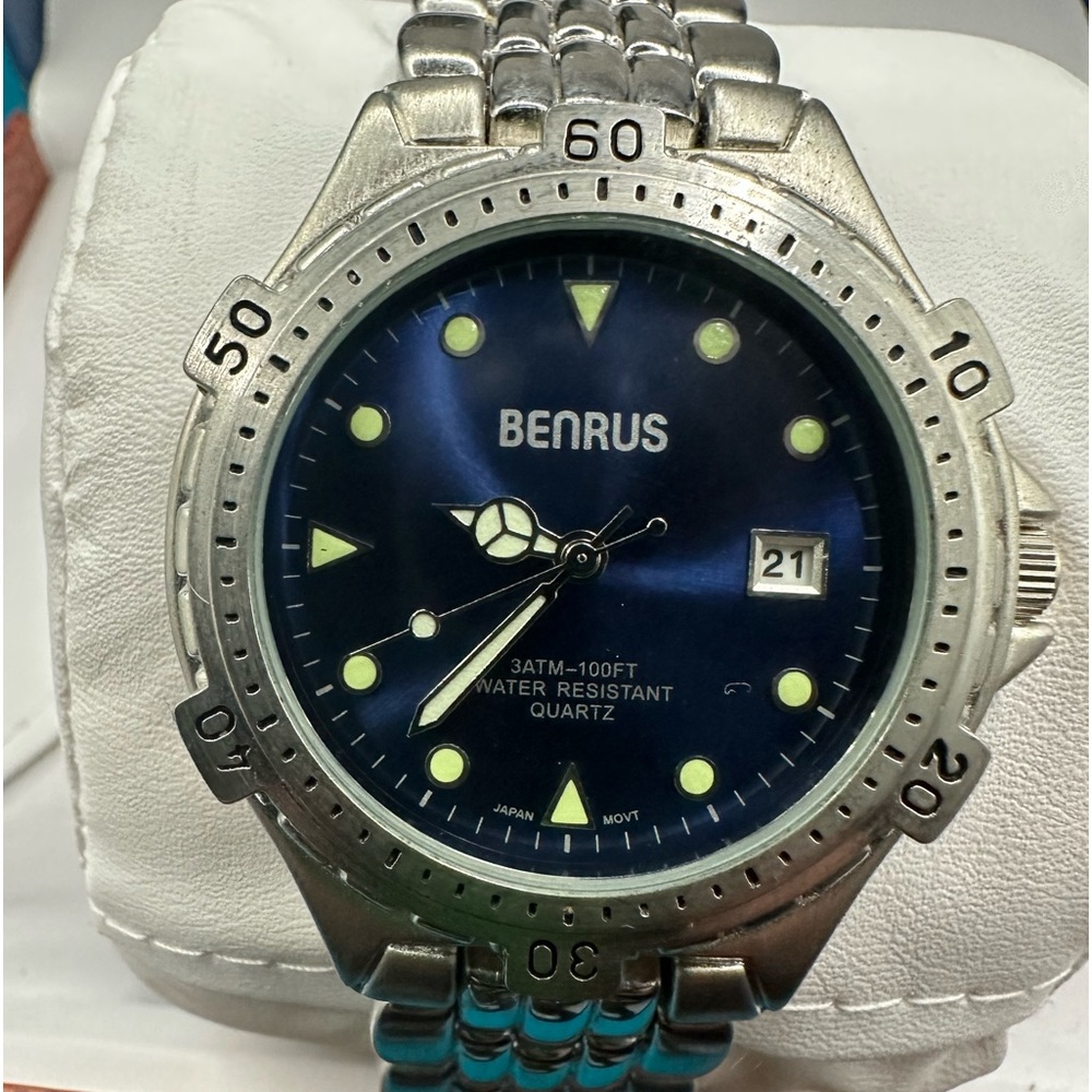 Vintage Benrus Quartz Men's watch purple Metallic dial stainless back new batery